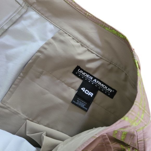 Under Armour Mens Size 40R Tan Golf‎ Shorts Green Stripes - Picture 2 of 3